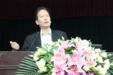 陈红天博士在对外经济贸易大学发表精彩演讲